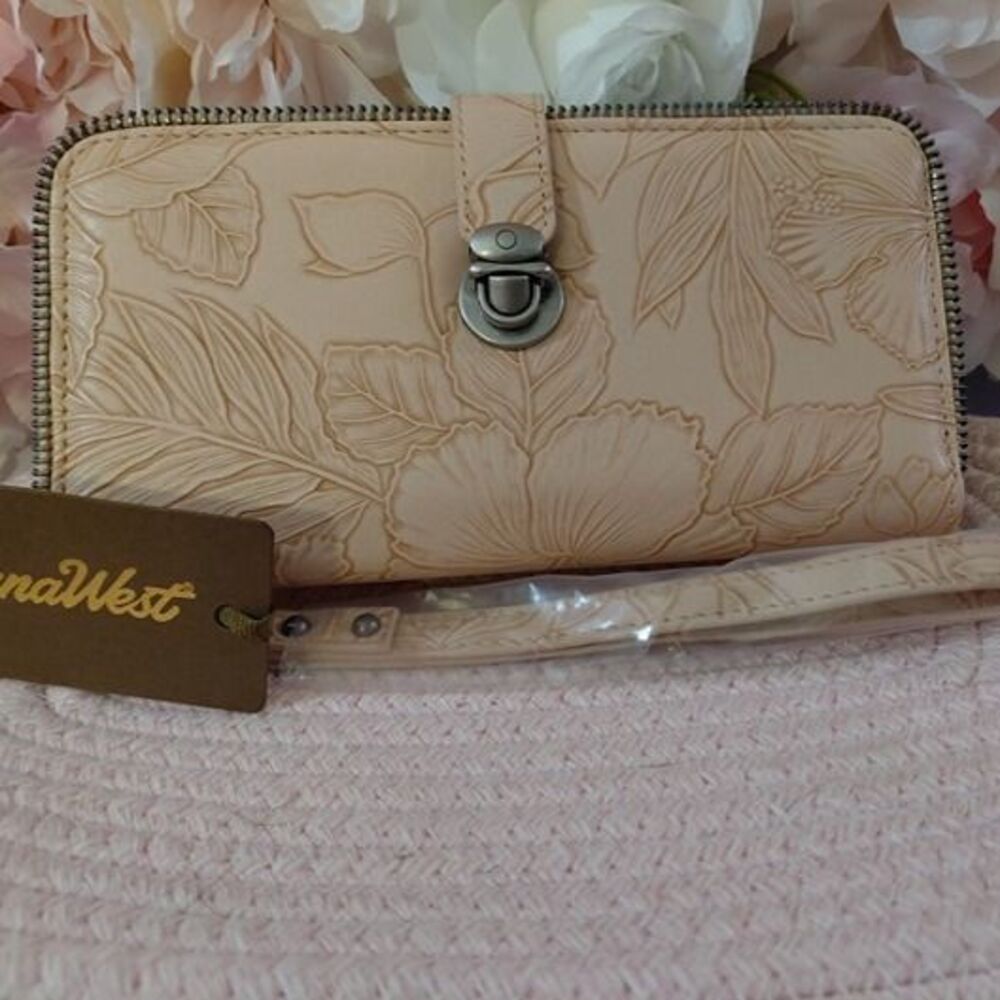 NWT Montana West Pink Floral Latch Wristlet Wallet